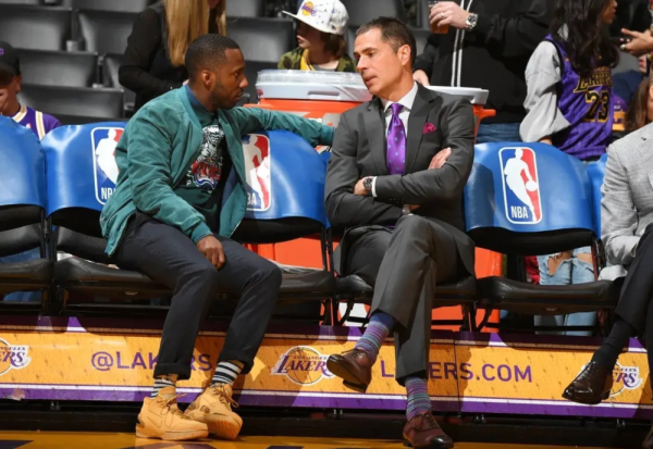 James vẫn không làm gì khi bị áp lực bởi Pelinka! Doncic 