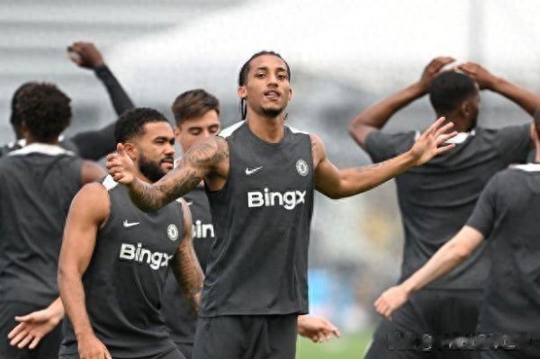 Pedro cá nhân kể câu chuyện bên trong về việc tham gia The Blues, Maresca đã làm rõ vai trò của mình