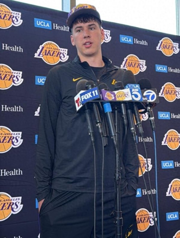Laravia: Lakers sẽ có lợi cho sự phát triển của tôi. Tôi rất linh hoạt. Tôi là một người chơi kết nố