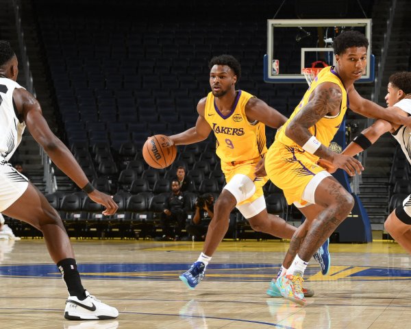 NBA Summer United: Lakers đảo ngược chiến thắng cuối cùng của Spurs và Bazley, Lonnie 25 phân phối c