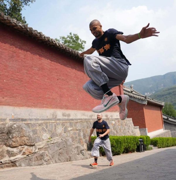 Wenpai tiết lộ chi tiết về việc học Shaolin Kung Fu: Hàng ngàn cú đá và nhảy mỗi ngày, trải qua cơn 