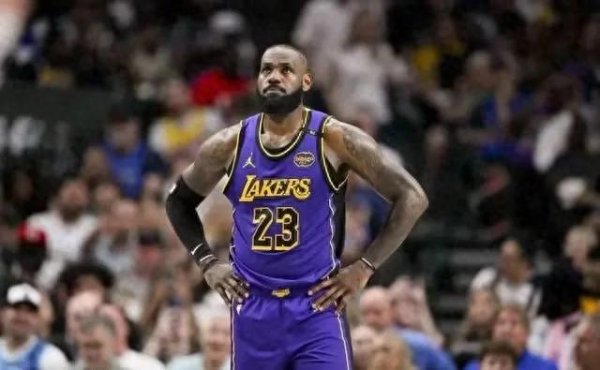 Giám đốc điều hành ẩn danh: James bỏ lỡ cơ hội của Cavaliers để hoàn thành trò chơi một cách dễ dàng