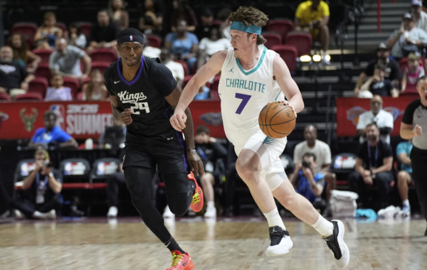 The Hornets đã giành chức vô địch giải đấu mùa hè đầu tiên trong lịch sử! Số 4 chọn 21+5 để giành ch