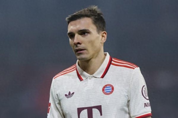 Phóng viên: Roma & Tottenham & Manchester United & Biệt thự có Parinia, Bayern hỏi khoản