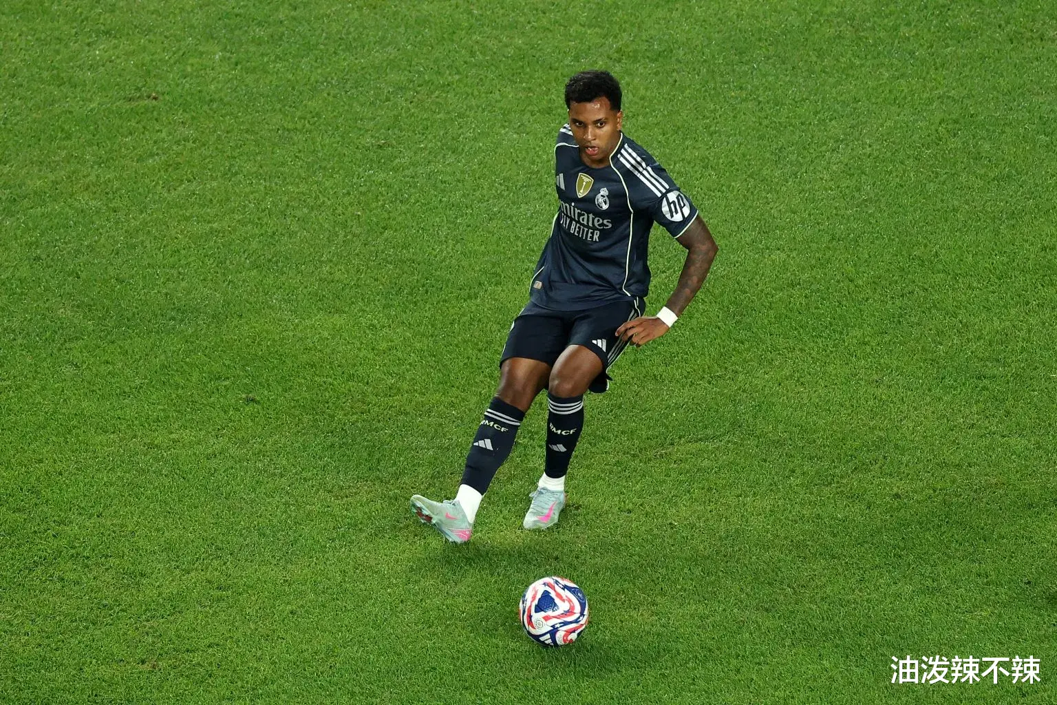 Liverpool đã từ bỏ tiền đạo Real Madrid Rodrigo và theo đuổi Isaac